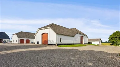 Erhvervslejemål på 1.140 m² med lager og kontor Erhvervslejemål på 1.140 m² med lager og kontor